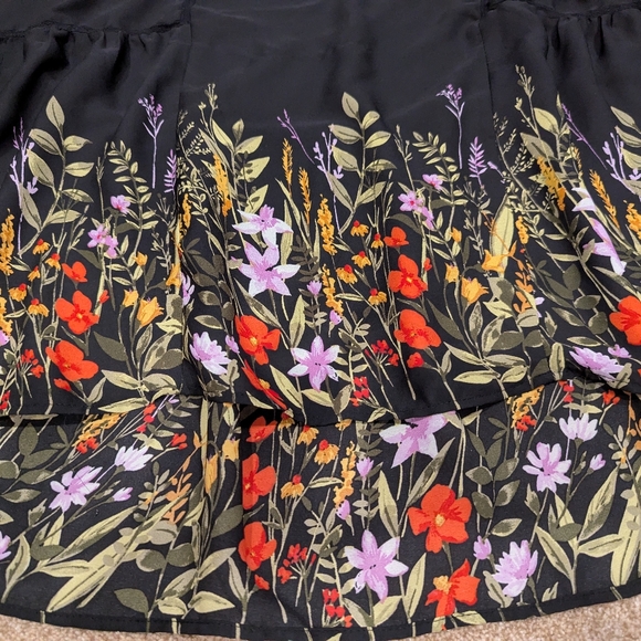 Ladies Black and Floral V Neck Pullover Long Sleeve Top Size XL Tall - Picture 2 of 5